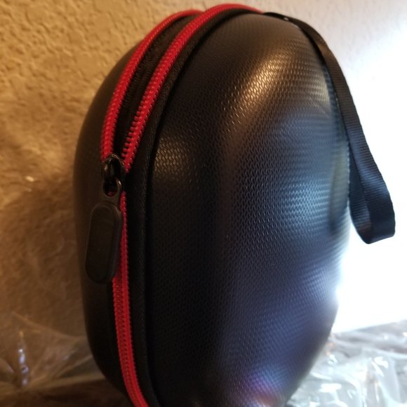 BEATS Studio 3 Wireless/Bluetooth Headphones (floor-model) ((BUNDLE)) - Picture 10 of 11